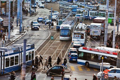 Nutzen Sie den ÖV-Begleitdienst des SRK Zürich um sicher und unfallfrei den öffentlichen Verkehr in Zürich  zu nutzen
