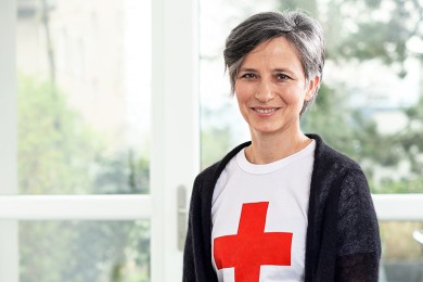 Porträt von Isabelle Bruhin, Spenderin und Freiwillige beim Roten Kreuz Kanton Zürich